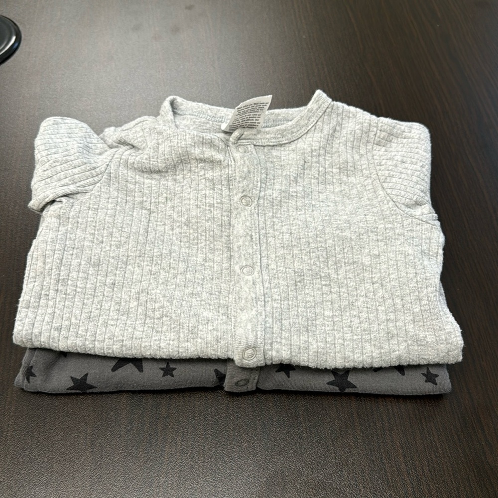 Lot of baby boy sleepers, size 6-9m